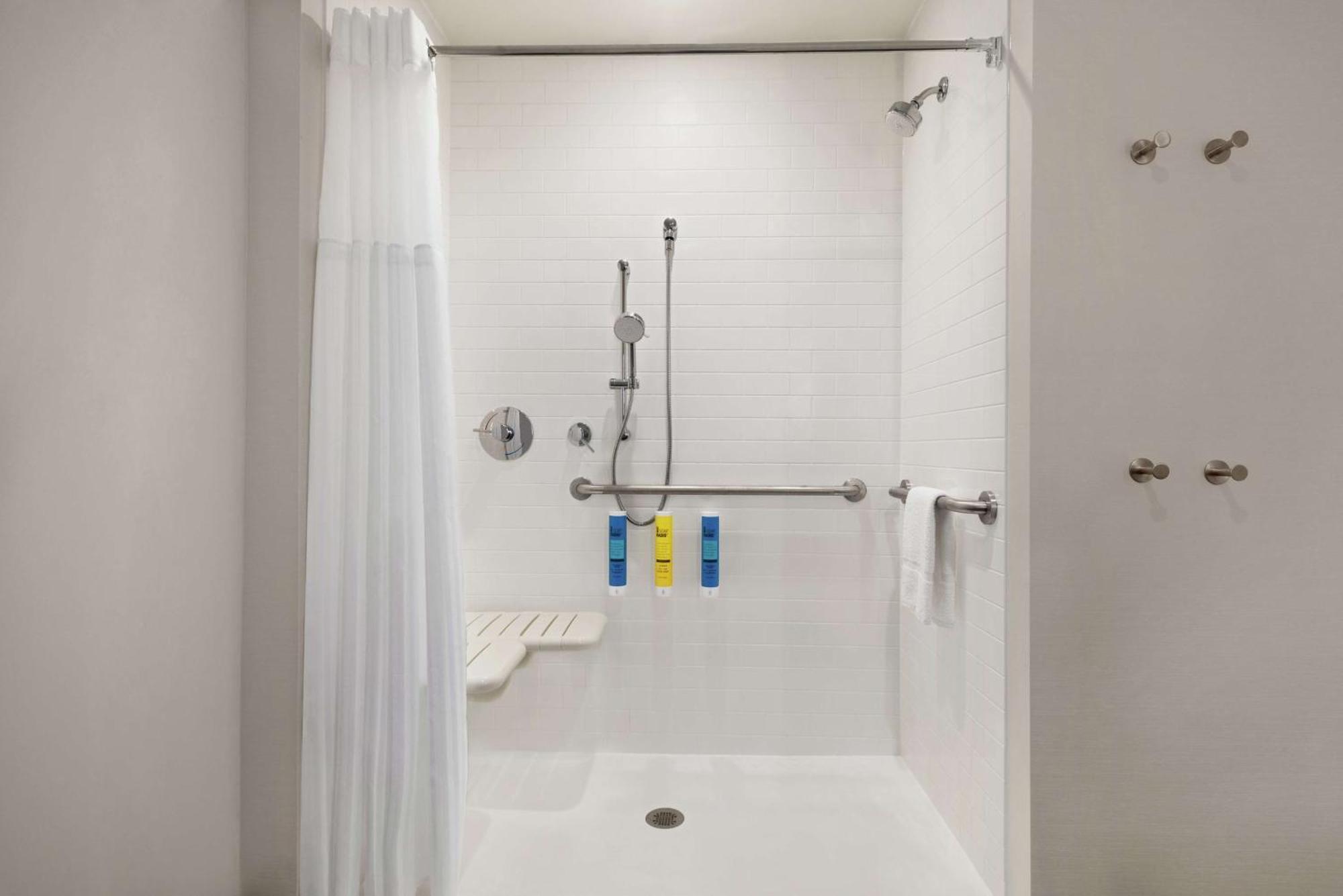 Hotel Tru By Hilton Milwaukee Brookfield Waukesha